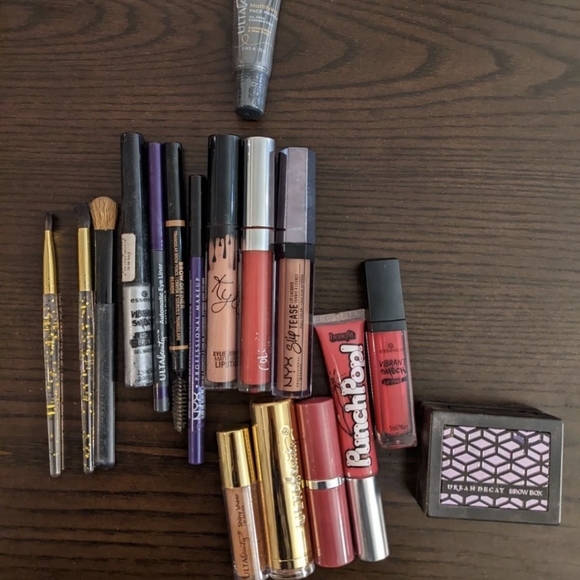 Huge Makeup Bundle - Picture 2 of 5